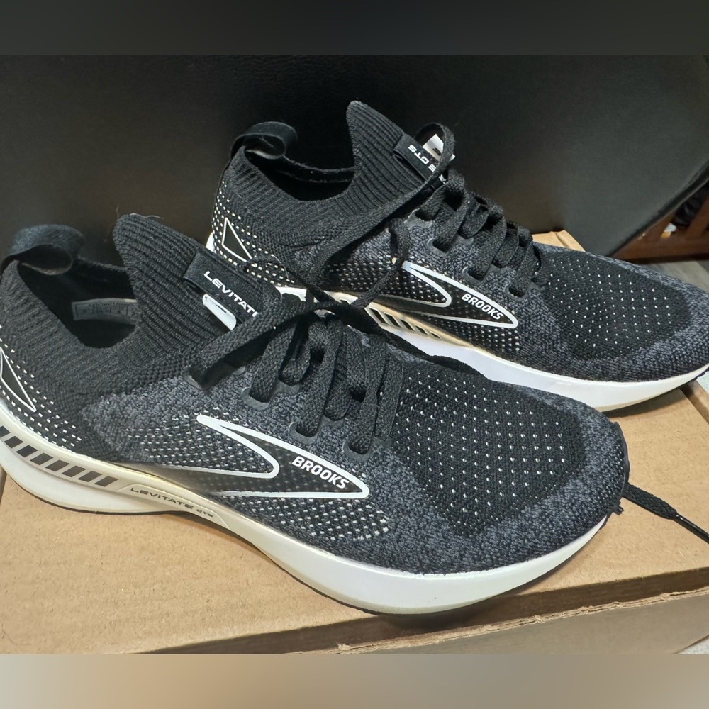 Brooks Levitate StealthFit GTS 5 Running Shoes Black/White US Women Size 6